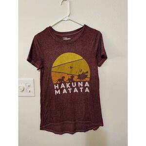 Disney Hakuna Matata Women's T-Shirt Red T-shirt Graphic Print Distressed Size S